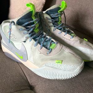 Barely worn, didn’t fit my feet